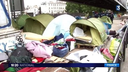 Paris : la police évacue les 350 migrants de La Chapelle