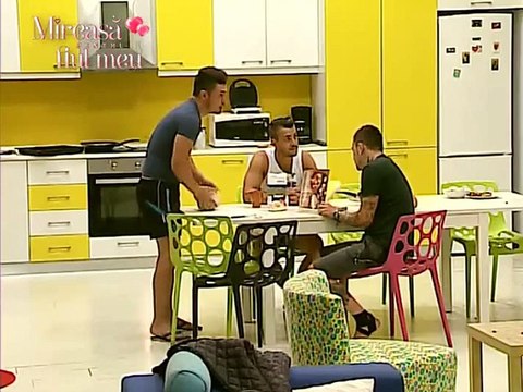 marinica si baietii..la masa, cristi face placinta 2015-06-03 00-35-59-393