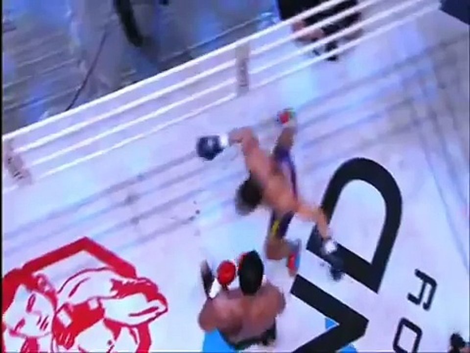 _بدر هاري يسقط بالضربة القاضية في مشهد مؤثر 2015 {ويسقط الاسد} badr hari k o__