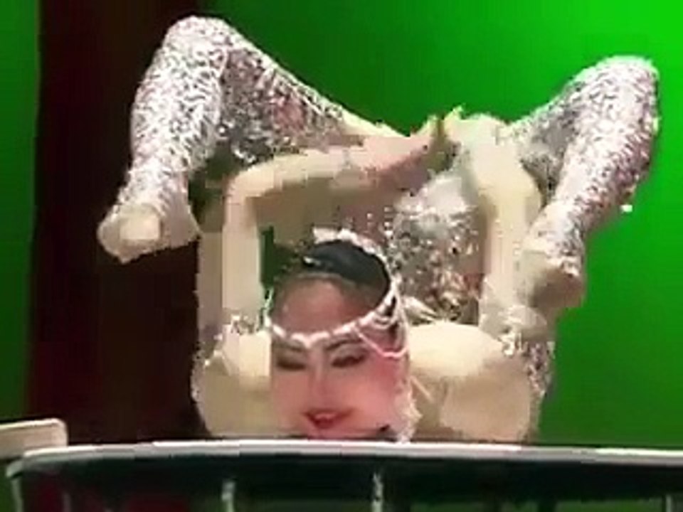 संसारिकीधेरैभन्दा धेरै  फेक्सिबल महिला  --Most Flexible Woman of The World