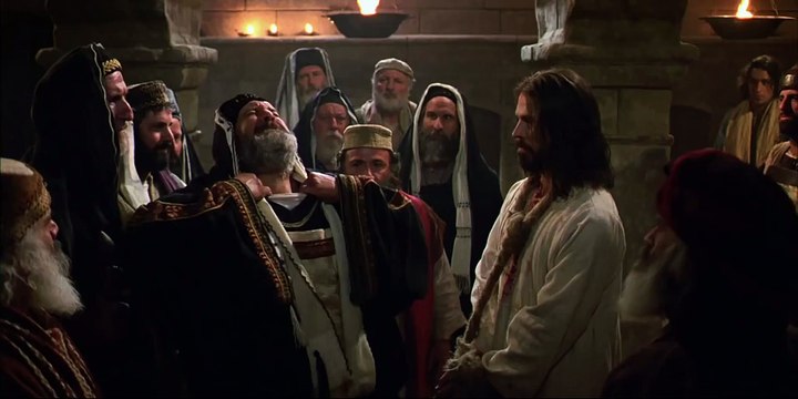 Jesús es juzgado por Caifás, Pedro niega conocerlo
