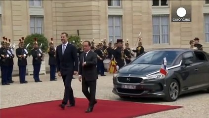 Felipe VI llama en París a reforzar el frente común contra el terrorismo yihadista