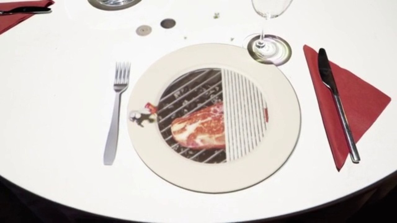 Un chef miniature vient cuisiner dans votre assiette.