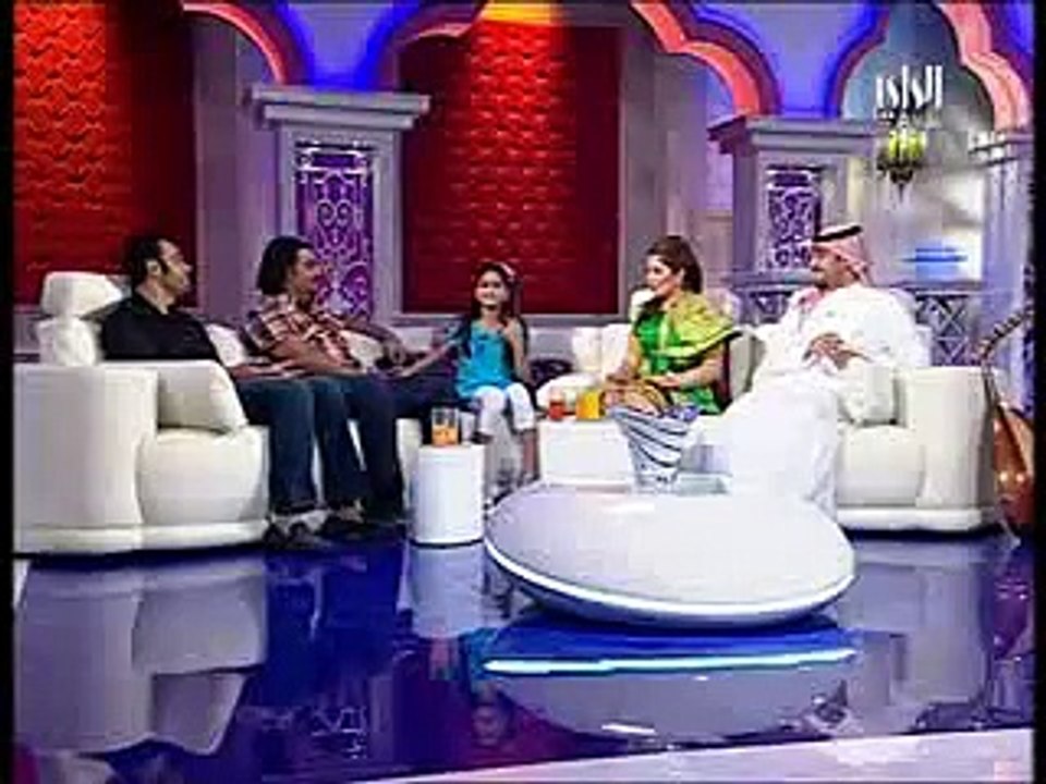 Girl Clips sing a Lady Gaga Paparazzi ( Hala Al Turk ) حلا الترك تغني هندي