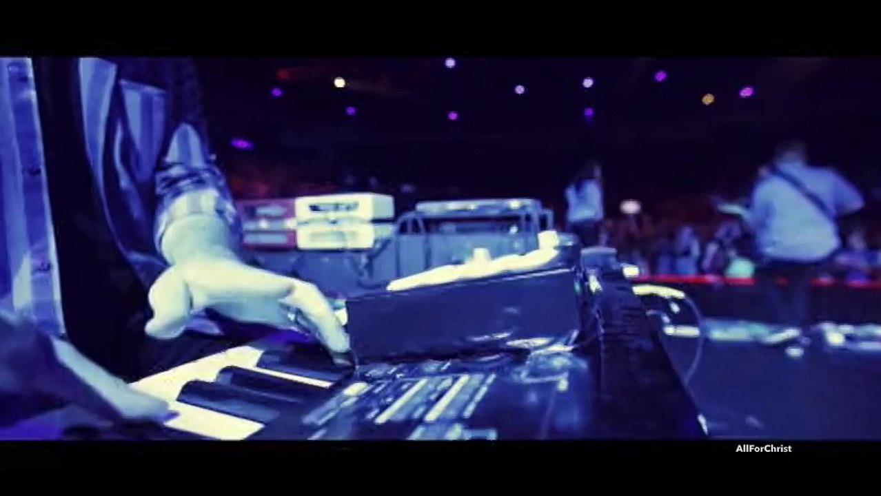 God Who Saves | Glorious Ruins - Hillsong Live - With Subtitles/Lyrics English Translation French  Portuguese HD Version