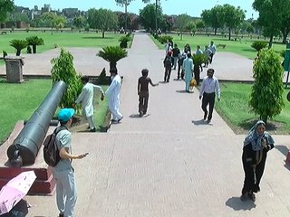 26 member Chinese delegation visit Lahore Fort, praised ancient places