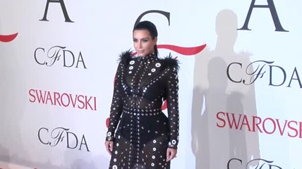 Kim Kardashian está sufriendo de mareos por el embarazo