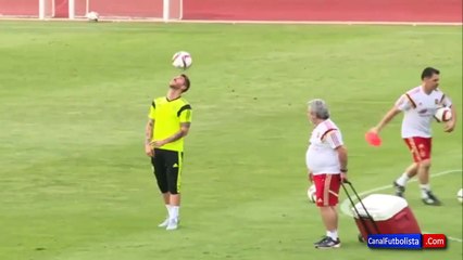 El show de Sergio Ramos en el entrenamiento de España • 02-06-2015