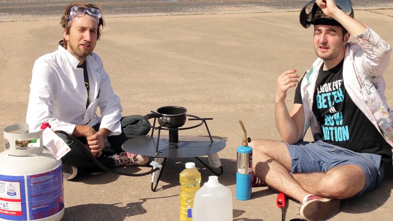 Rappel : ne jamais jeter d'eau sur de l'huile en flammes !