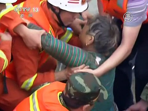 Китай: родственники пассажиров затонувшего лайнера требуют информации