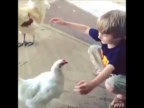 Sevgi, merhamet her yerde sultan! Dünyanın en güzel sarılması... :) :)► bit.ly/-Sevgi