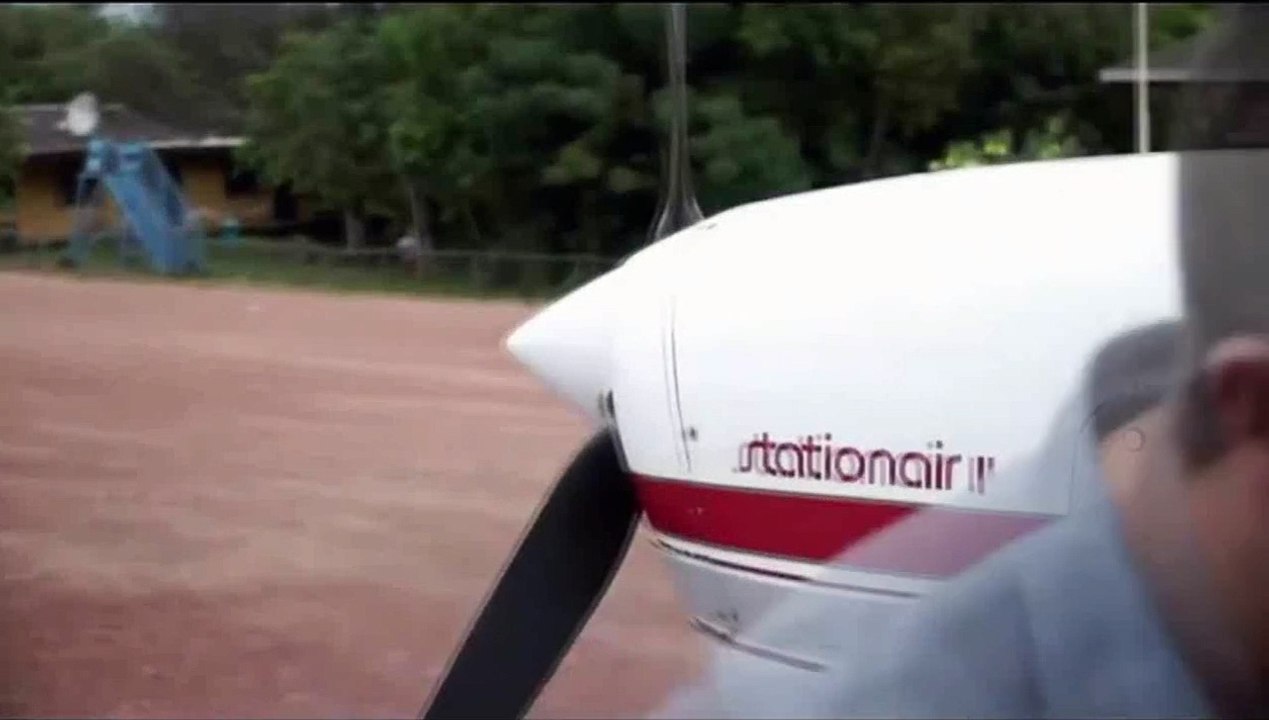 David Beriain muestra en sobrevuelo los agujeros abiertos en Canaima por la mineria ilegar