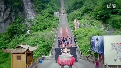 Ciclistas desafiam os limites da coragem