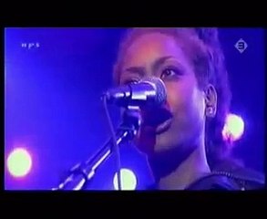 Erykah Badu- Booty- Kiss Me (live)