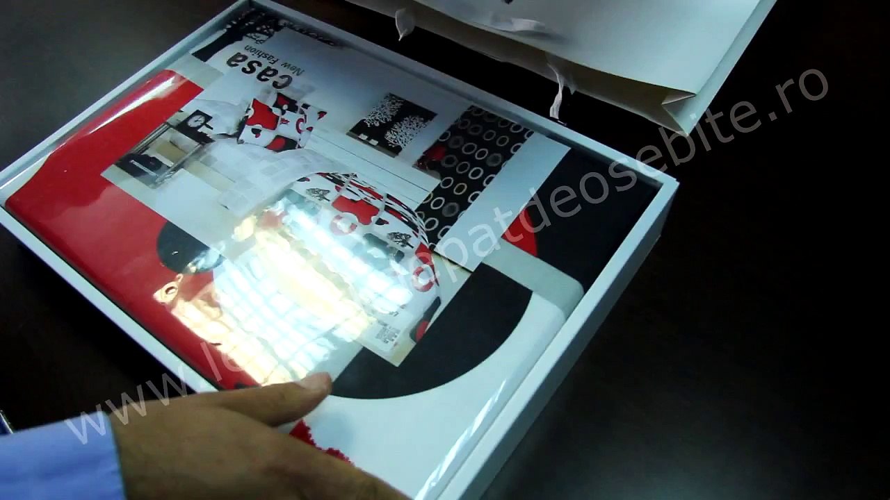 Lenjerii de pat cu rosu si negru