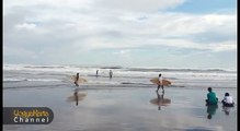 Surfing di Pantai Parangtritis (Surfing on Parangtritis Beach) - Yogyakarta Channel
