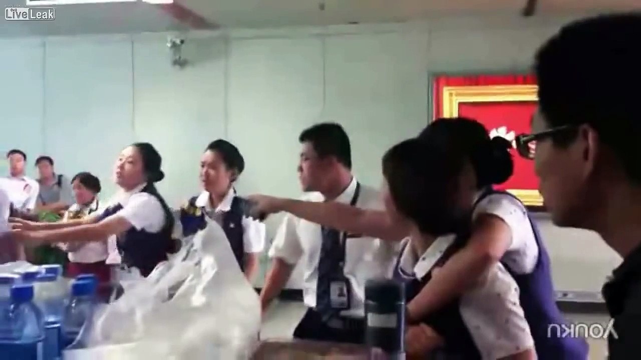 Man slapped in face by airline girl when protesting flight delay