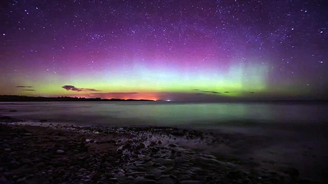 Timelapse ile kuzey ışıkları manzarası