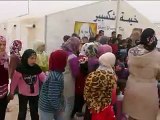 مسرحية لشكسبير في مخيم الزعتري لتنسي اطفال اللاجئين السوريين أحزان بلدهم