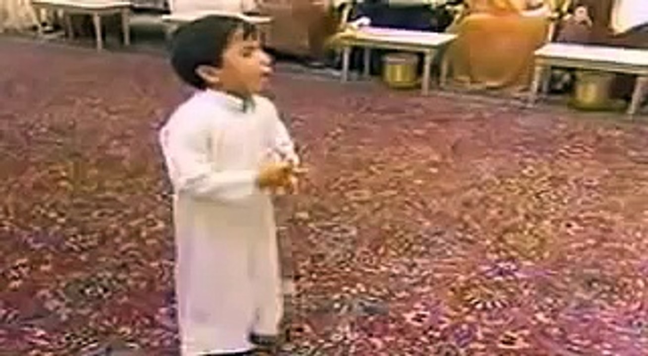 ولد عمره 5 سنوات و يقول قصيده امام الملك عبدالله