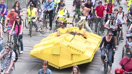 La Vélo Parade en roue libre dans les rues de Nantes