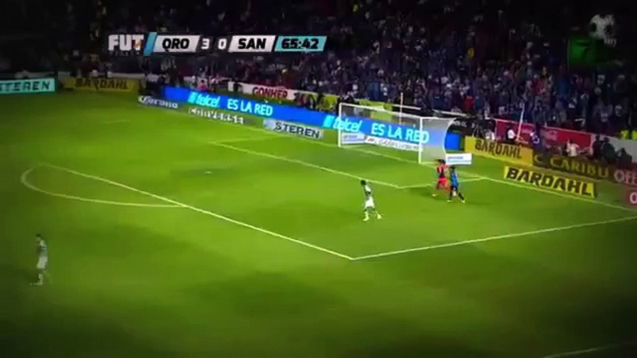 Ronaldinho est un petit malin... mais but refusé!