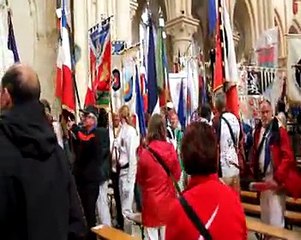 Bouquet Provincial - sortie des drapeaux de la collégiale St Quiriace de Provins