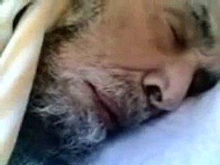 يقرأ قرآن بالعناية المركزه