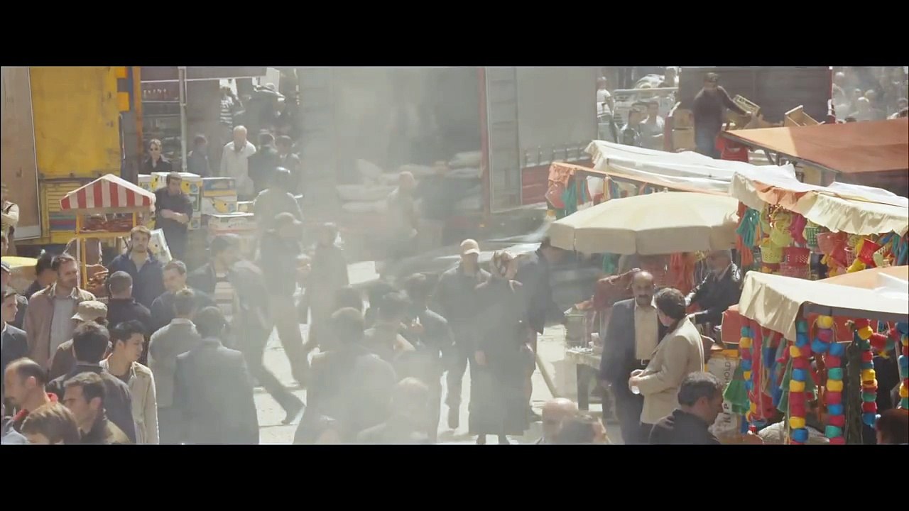 Skyfall - Opening Scene: Car Chase (1080p)