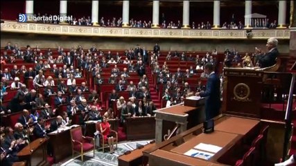 Gran ovación por el extraordinario discurso en francés de Felipe VI en la Asamblea francesa