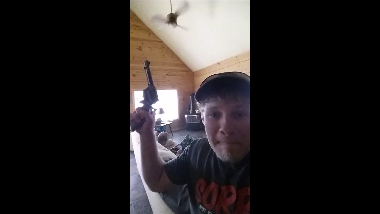 La blague qui ne plait pas du tout au petit frère! "C'est pour ça que maman t'aime pas"