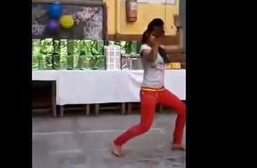 Kamli kamli Dance performance by Hot Indian girl