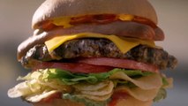 Pub Carls Jr. avec une jolie fille et un gros Burger... Le plus américain des Burgers!