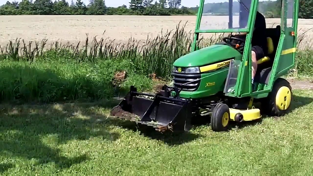 John Deere 40 inch Tractor Shovel