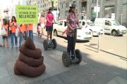 Caca gigante en Gran Vía por recogida excrementos