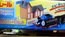 TOMY Plarail Japanese Hiro & Thomas at the station Unboxing review and first run