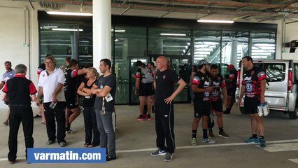 Les Toulonnais quittent le stade de Bordeaux après l'entraînement du capitaine