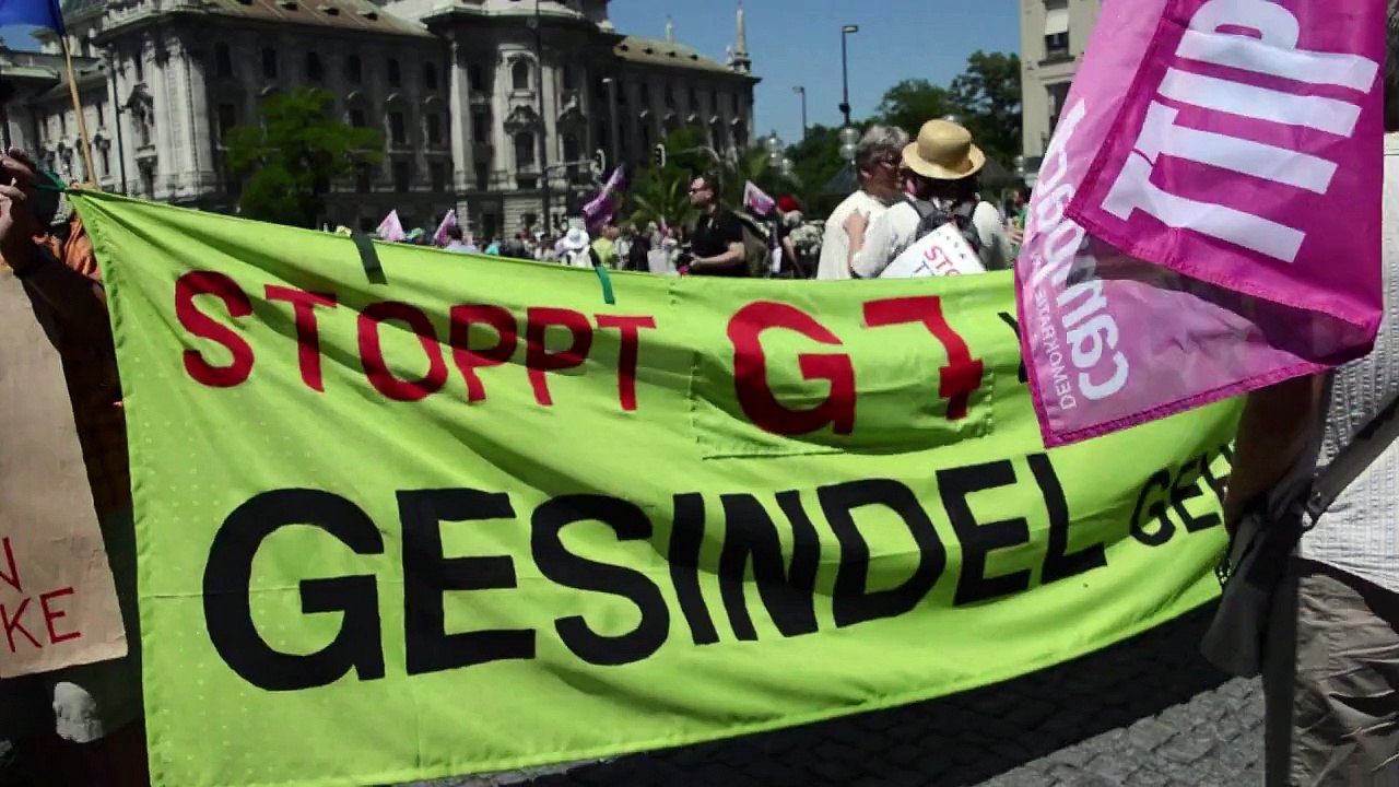 Zehntausende protestieren gegen G-7-Gipfel