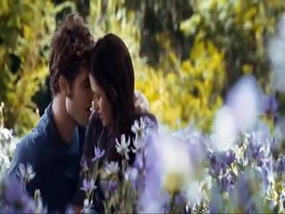 Edward And Bella kissing In Eclipse