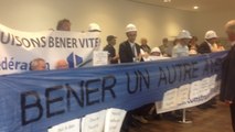 Les partisans et les opposants au projet de Béner manifestent au conseil