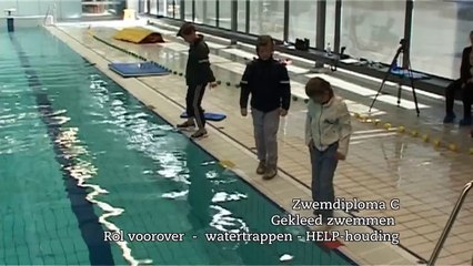 Zwemles voor kinderen: Diploma C eisen. Zwemmen met kleren aan