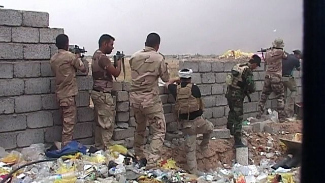 Iraqi forces, militias fight IS near country's largest refinery