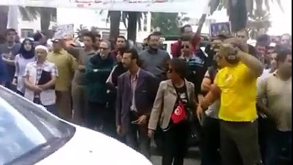 اسمعوا فاش يحكي العنقور أمام الوكالة التونسية للأنشطة البترولية