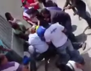 Captan instante en que camarógrafo es lanzado desde azotea en Aragua