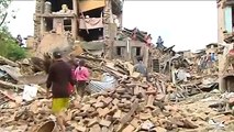 Entre ruinas, Nepal intenta sobreponerse al terremoto