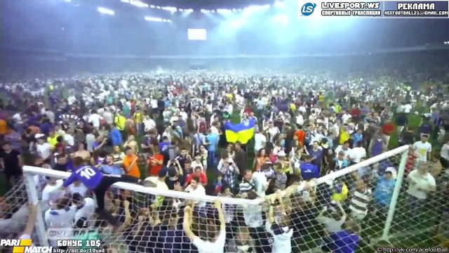 fans destroy the soccer gate - Dynamo Kyiv vs Shakhtar Donetsk 04.06.2015
