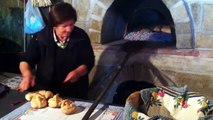 Pane fatto in casa cotto nel forno a legna tour eno-gastronomico La Bussola Hotel Capo Vaticano