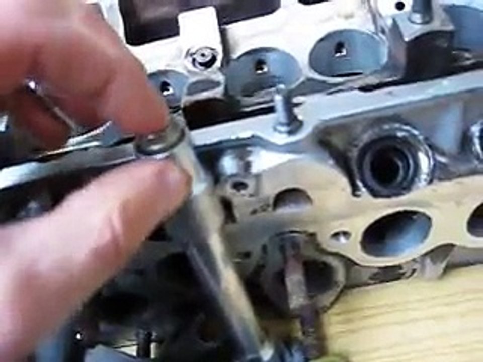 (25) Golf Gti Mk2 1.8  Valve Stem Oil Seals