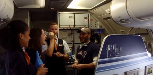 Eloping Couple Have a Surprise Mid-Flight Wedding