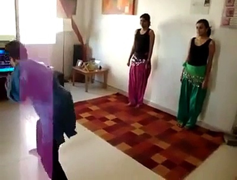 Great Dance By 2 Girls